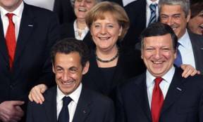 Die gute Stimmung tuscht: Bei der Eurorettung verfolgten Nicolas Sarkozy, Angela Merkel und EU-Kommissionsprsident Jos Manuel Barroso (v.l. im Vordergrund) sehr verschiedene Strategien.
